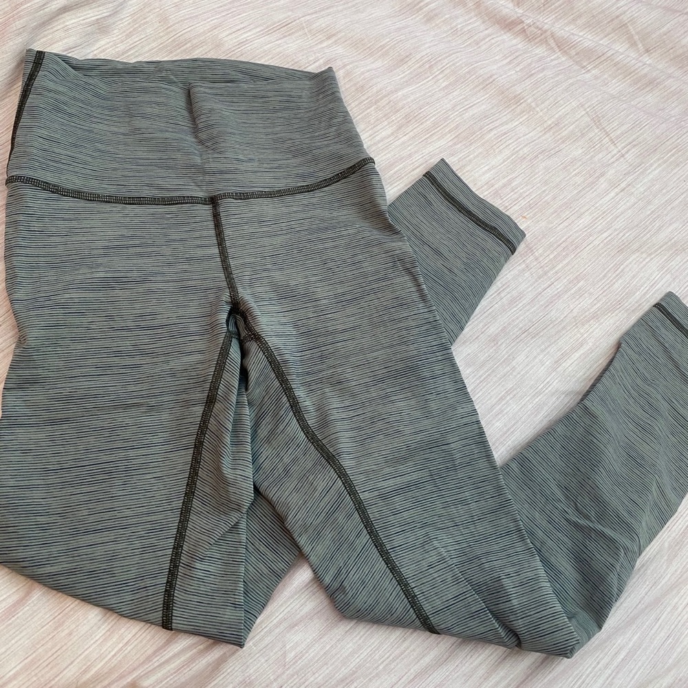 Lululemon wunder under